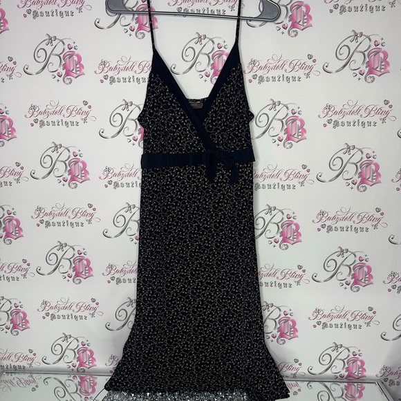 Jessica Dresses & Skirts - Jessica dress floral 3D flowers black tan bow tie up ribbon 🎀 detail stretchy